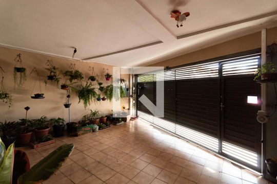 Garagem  de casa à venda com 3 quartos, 157m² em Vila Nova Manchester, São Paulo
