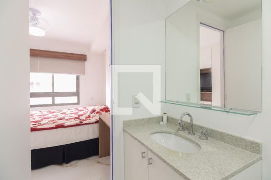 Banheiro de kitnet/studio para alugar com 1 quarto, 26m² em Tatuapé, São Paulo