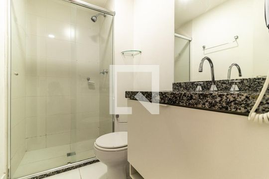 Banheiro de kitnet/studio para alugar com 1 quarto, 26m² em Campos Elíseos, São Paulo