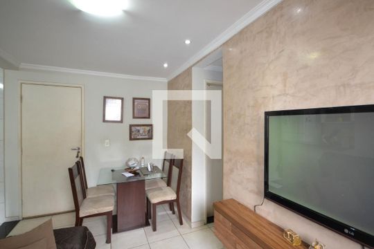 Sala de apartamento para alugar com 2 quartos, 55m² em Vila Dagmar, Belford Roxo