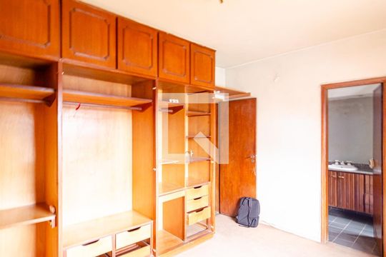 Suíte de casa à venda com 4 quartos, 175m² em Parque Jabaquara, São Paulo