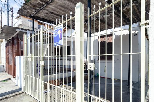 Fachada de casa à venda com 2 quartos, 65m² em Vila Babilonia, São Paulo