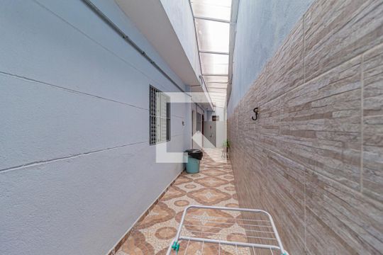 Corredor de casa à venda com 3 quartos, 196m² em Vila Yolanda, Osasco