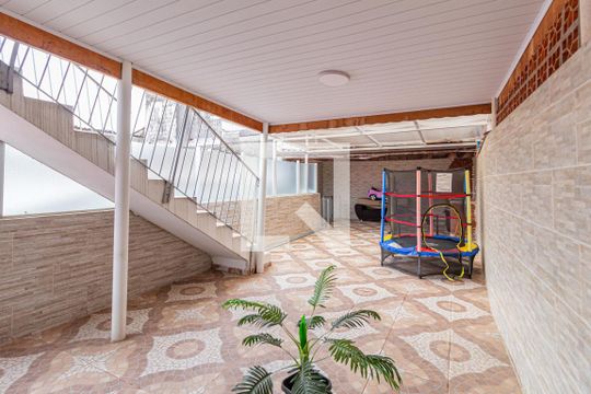 Quintal de casa à venda com 3 quartos, 196m² em Vila Yolanda, Osasco