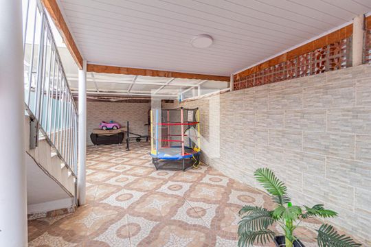 Quintal de casa à venda com 3 quartos, 196m² em Vila Yolanda, Osasco