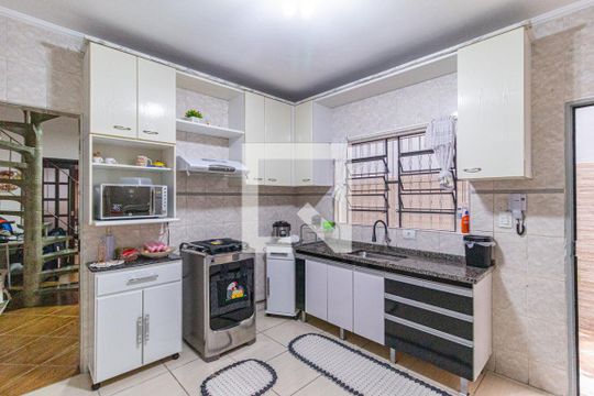 Cozinha de casa à venda com 3 quartos, 196m² em Vila Yolanda, Osasco