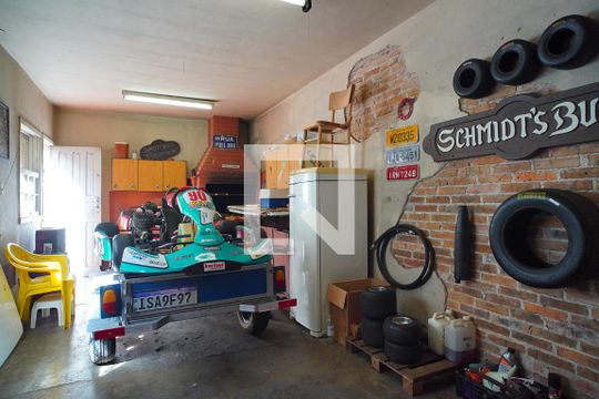 Garagem de casa à venda com 3 quartos, 450m² em Jardim Lindóia, Porto Alegre