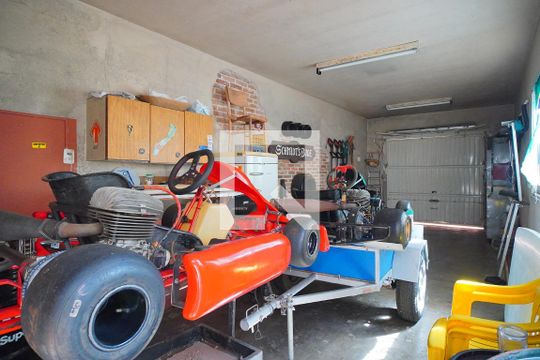 Garagem de casa à venda com 3 quartos, 450m² em Jardim Lindóia, Porto Alegre