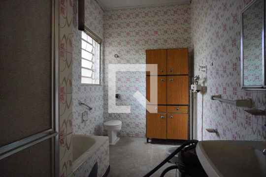 Banheiro 1 de casa à venda com 3 quartos, 450m² em Jardim Lindóia, Porto Alegre