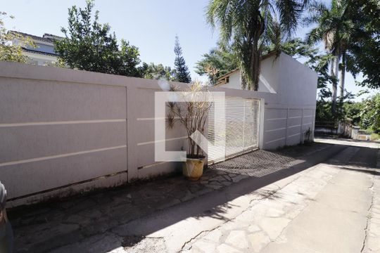 Vista da rua de casa para alugar com 4 quartos, 100m² em Setor de Mansões Park Way , Brasília