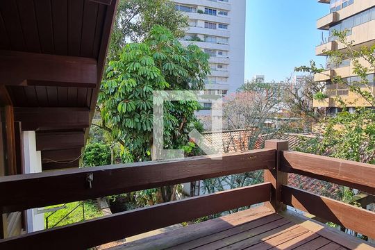 Vista da suite 3 de casa para alugar com 3 quartos, 888m² em Auxiliadora, Porto Alegre