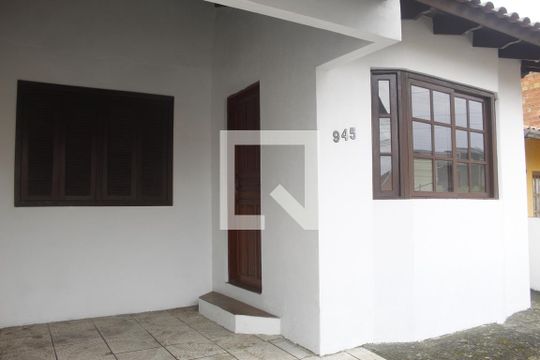 Entrada de casa para alugar com 2 quartos, 60m² em Jardim Algarve, Alvorada
