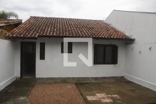Quintal de casa para alugar com 2 quartos, 60m² em Jardim Algarve, Alvorada
