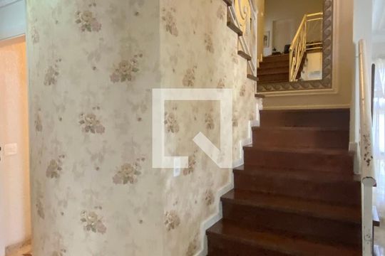 Escada de casa de condomínio à venda com 4 quartos, 320m² em Alphaville, Santana de Parnaíba