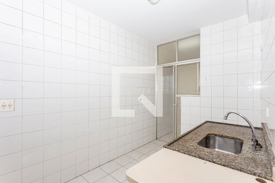 Cozinha de apartamento à venda com 2 quartos, 55m² em Jardim Santa Emília, São Paulo