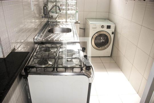 Cozinha de apartamento para alugar com 2 quartos, 41m² em Cajazeiras, Salvador