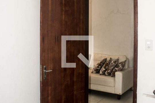 Quarto 1 de apartamento para alugar com 2 quartos, 41m² em Cajazeiras, Salvador