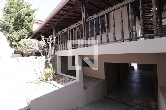 garagem inferior de casa à venda com 3 quartos, 392m² em Jardim Riacho das Pedras, Contagem