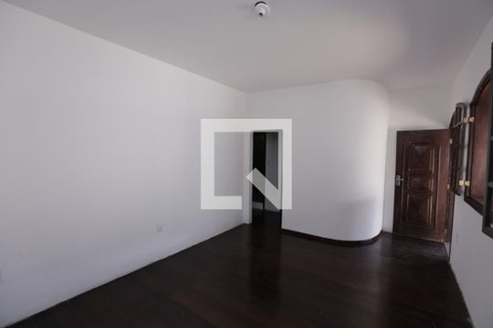 Sala de casa à venda com 3 quartos, 392m² em Jardim Riacho das Pedras, Contagem