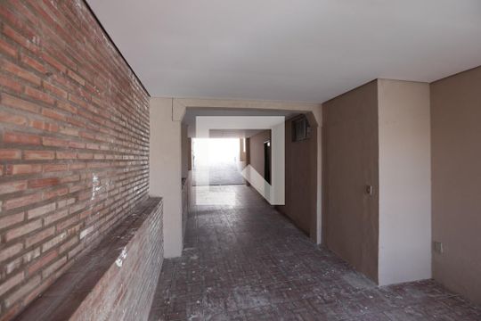 garagem inferior de casa à venda com 3 quartos, 392m² em Jardim Riacho das Pedras, Contagem