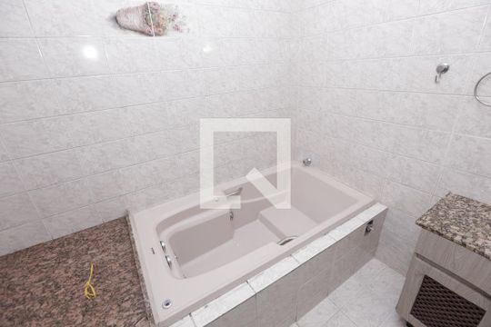 Banheiro da Suíte de casa à venda com 3 quartos, 392m² em Jardim Riacho das Pedras, Contagem