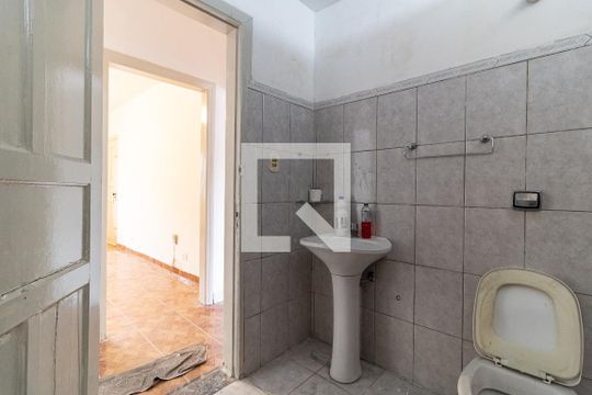 Banheiro de apartamento para alugar com 2 quartos, 60m² em Vila Heliopolis, São Paulo