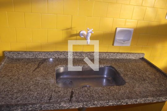 Cozinha  de apartamento à venda com 2 quartos, 50m² em Pilares, Rio de Janeiro
