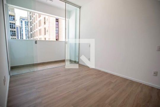 Sala de apartamento à venda com 2 quartos, 66m² em Santa Efigênia, Belo Horizonte