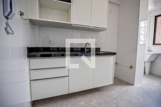 Cozinha de apartamento à venda com 2 quartos, 66m² em Santa Efigênia, Belo Horizonte