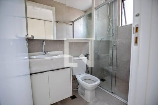 Banheiro de apartamento à venda com 2 quartos, 66m² em Santa Efigênia, Belo Horizonte