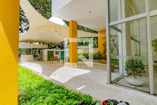Área comum de apartamento para alugar com 2 quartos, 80m² em Vitória, Salvador