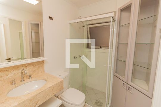 Banheiro 1 de apartamento à venda com 3 quartos, 212m² em Centro, Novo Hamburgo