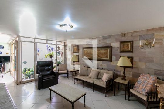 Casa à venda com 4 quartos, 360m² em Álvaro Camargos, Belo Horizonte