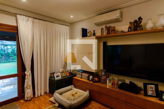Sala de TV de casa para alugar com 3 quartos, 1500m² em Brooklin Paulista, São Paulo