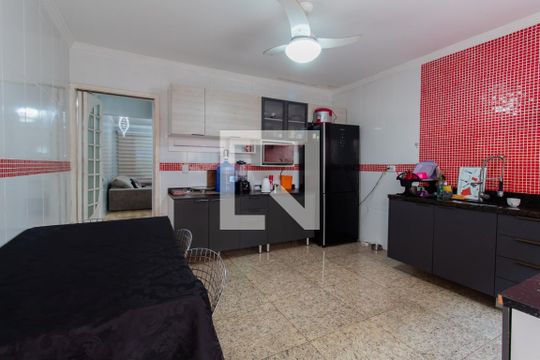 Cozinha de casa para alugar com 3 quartos, 120m² em Vila Praia, São Paulo