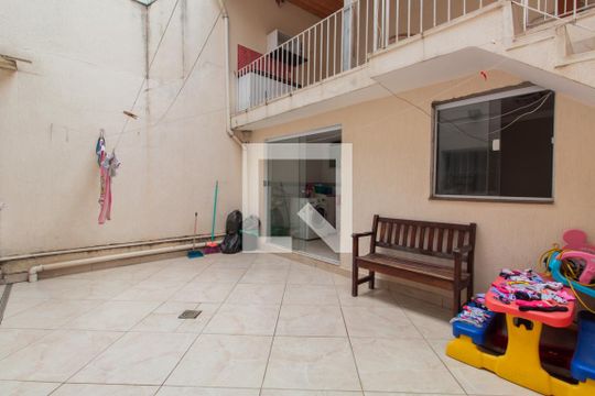 Quintal de casa para alugar com 3 quartos, 120m² em Vila Praia, São Paulo