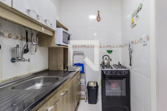 Cozinha de apartamento para alugar com 1 quarto, 42m² em Vila Ipiranga, Porto Alegre