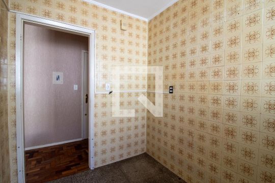 Cozinha de apartamento para alugar com 1 quarto, 44m² em Vila Ipiranga, Porto Alegre