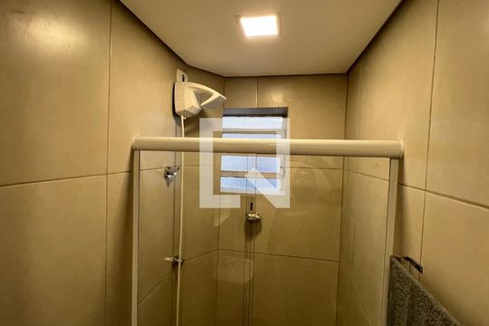Banheiro de kitnet/studio para alugar com 1 quarto, 25m² em Perdizes, São Paulo