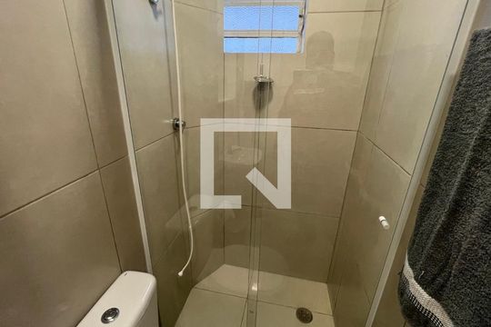Banheiro de kitnet/studio para alugar com 1 quarto, 25m² em Perdizes, São Paulo