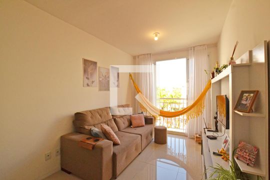 Sala de apartamento à venda com 2 quartos, 58m² em Vila Nova, Porto Alegre