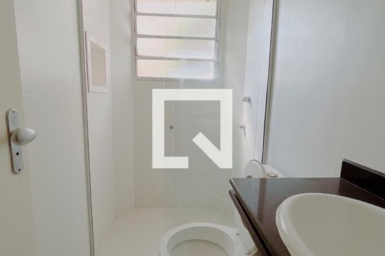 Banheiro de apartamento à venda com 2 quartos, 50m² em Vila Joao Jorge, Campinas