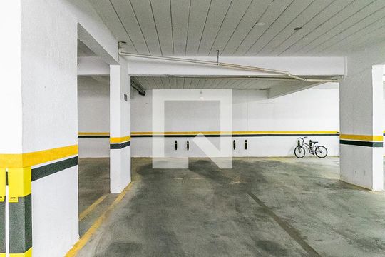 Garagem de apartamento à venda com 2 quartos, 72m² em Cabral, Contagem