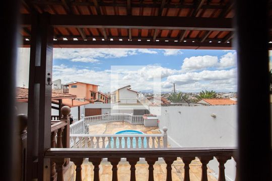 Vista da  Suíte de casa à venda com 2 quartos, 360m² em Copacabana , Belo Horizonte