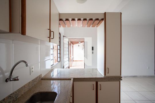 Cozinha de casa à venda com 2 quartos, 360m² em Copacabana , Belo Horizonte