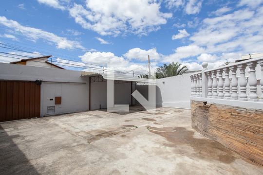 Garagem de casa à venda com 2 quartos, 360m² em Copacabana , Belo Horizonte