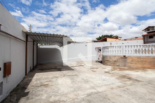 Garagem de casa à venda com 2 quartos, 360m² em Copacabana , Belo Horizonte