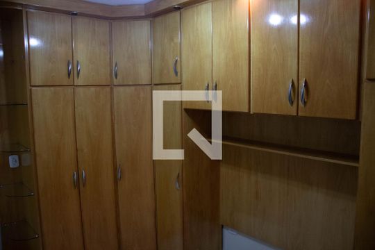 Quarto 1 de apartamento para alugar com 2 quartos, 57m² em Vila Carmosina, São Paulo