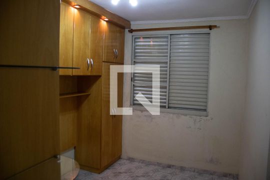 Quarto 1 de apartamento para alugar com 2 quartos, 57m² em Vila Carmosina, São Paulo