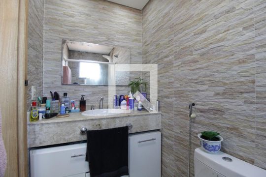 Banheiro da Suíte de casa à venda com 2 quartos, 105m² em Parque Boturussu, São Paulo